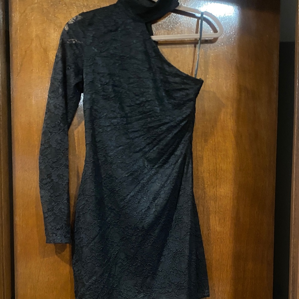bebe Black One-Shoulder Lace Bodycon Dress